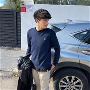 Si necesitas clases de fútbol o matemáticas consúltame. Llevo desde los 4 años jugando a fútbol en un nivel alto, he pasado por la escuela del valencia durante 5 años por ello tengo grandes cualidades. Además acabo de titularme en bachillerato y las matem